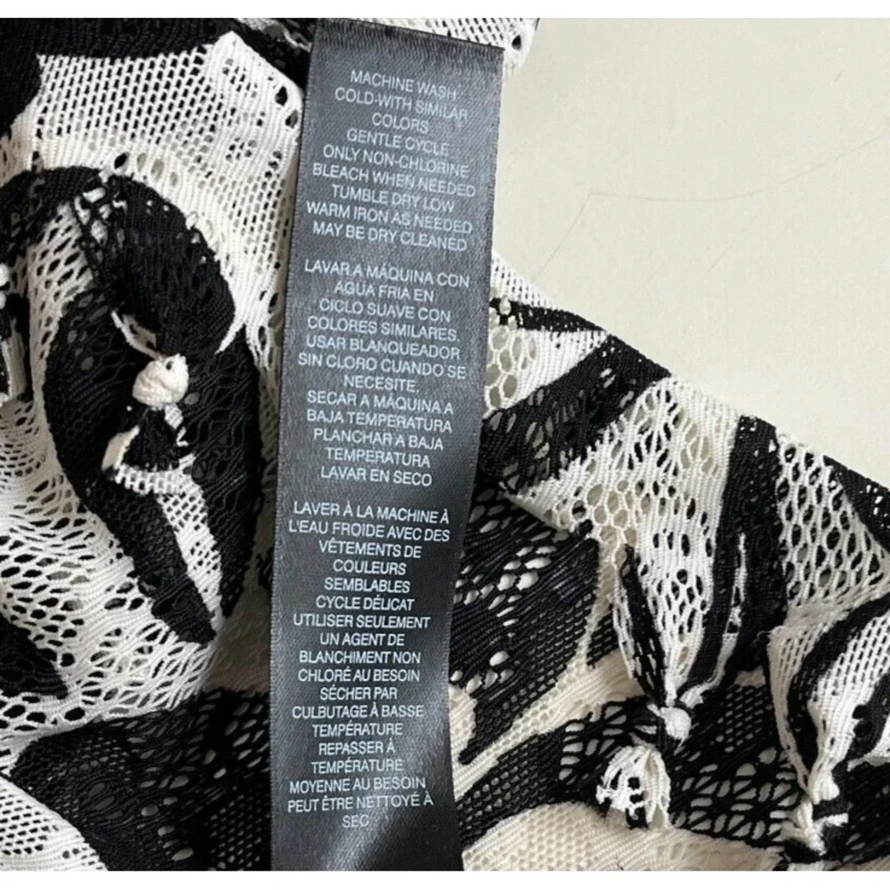 CHICO'S Travelers‎ Top Womens Size 1 Medium Curved Fringe Hem Black Floral - Picture 5 of 10